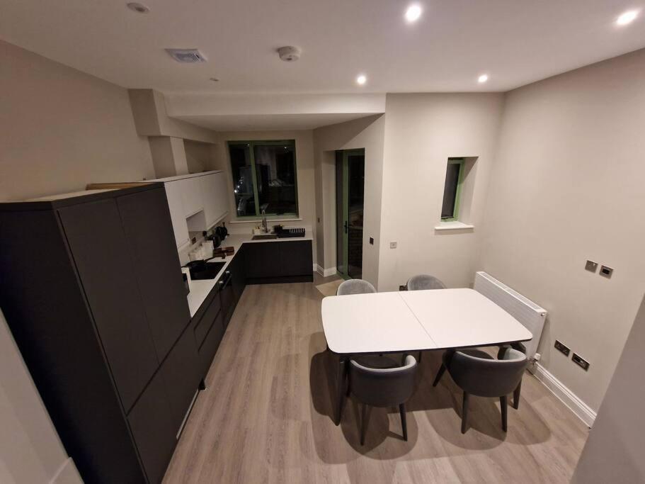 Stunning Newbuilt 3 Bed House Sleeps 9 Villa เอ็ดมันตัน ภายนอก รูปภาพ